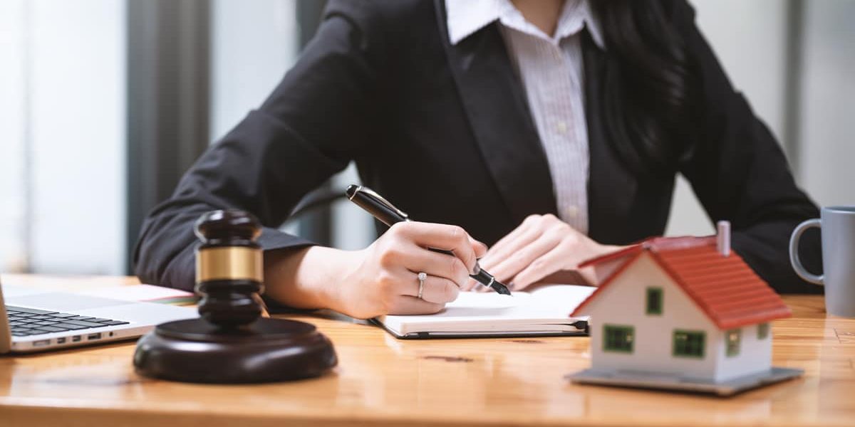 What Does a Real Estate Lawyer Do?