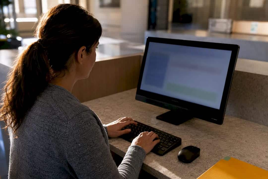 Petitioner using courthouse AZPOINT filing computer